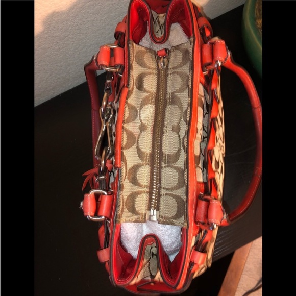 Beautiful Coach Hampton Signature Satchel Handbag - Picture 5 of 7